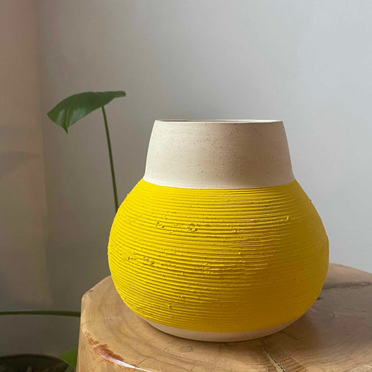 Yellow Rib Vase 002