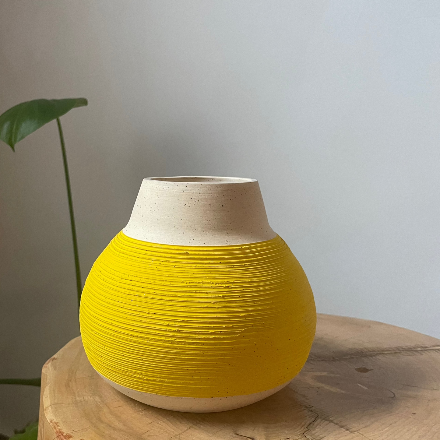 Yellow Rib Vase 001