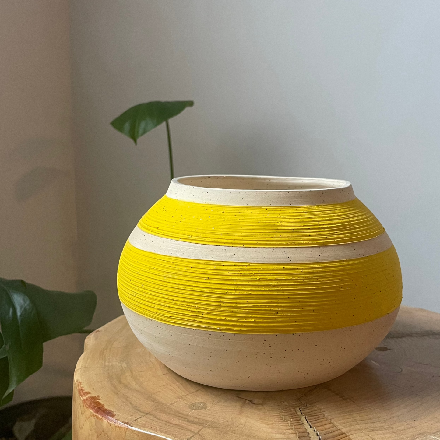 Yellow Rib Vase 004